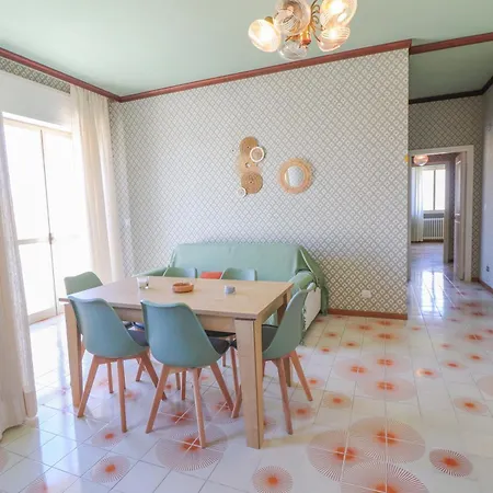 Apartmán Casa Diana Charme, Centro & Garage Ac & Wifi 6 Sleeps *