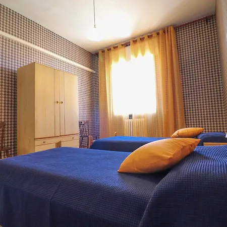 Apartment Casa Diana Charme, Centro & Garage Ac & Wifi 6 Sleeps
